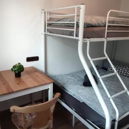 Ideales Monteurzimmer Für Bis Zu 3 Personen In Bester Lage L 1 Minute Zum Bahnhof L Innenstadtnähe L Küche L Free-wlan L Willkommen Im Hallo!-apartment 2 Bad Wörishofen