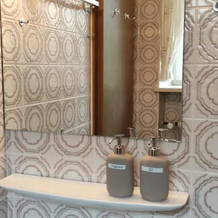 Apartment Hallo!-apartment 2: Central Monteur Lodging With Kitchen And Free Wi-fi